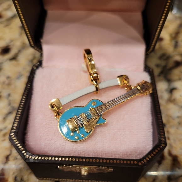 JUICY COUTURE VINTAGE GUITAR CHARM - Picture 5 of 5